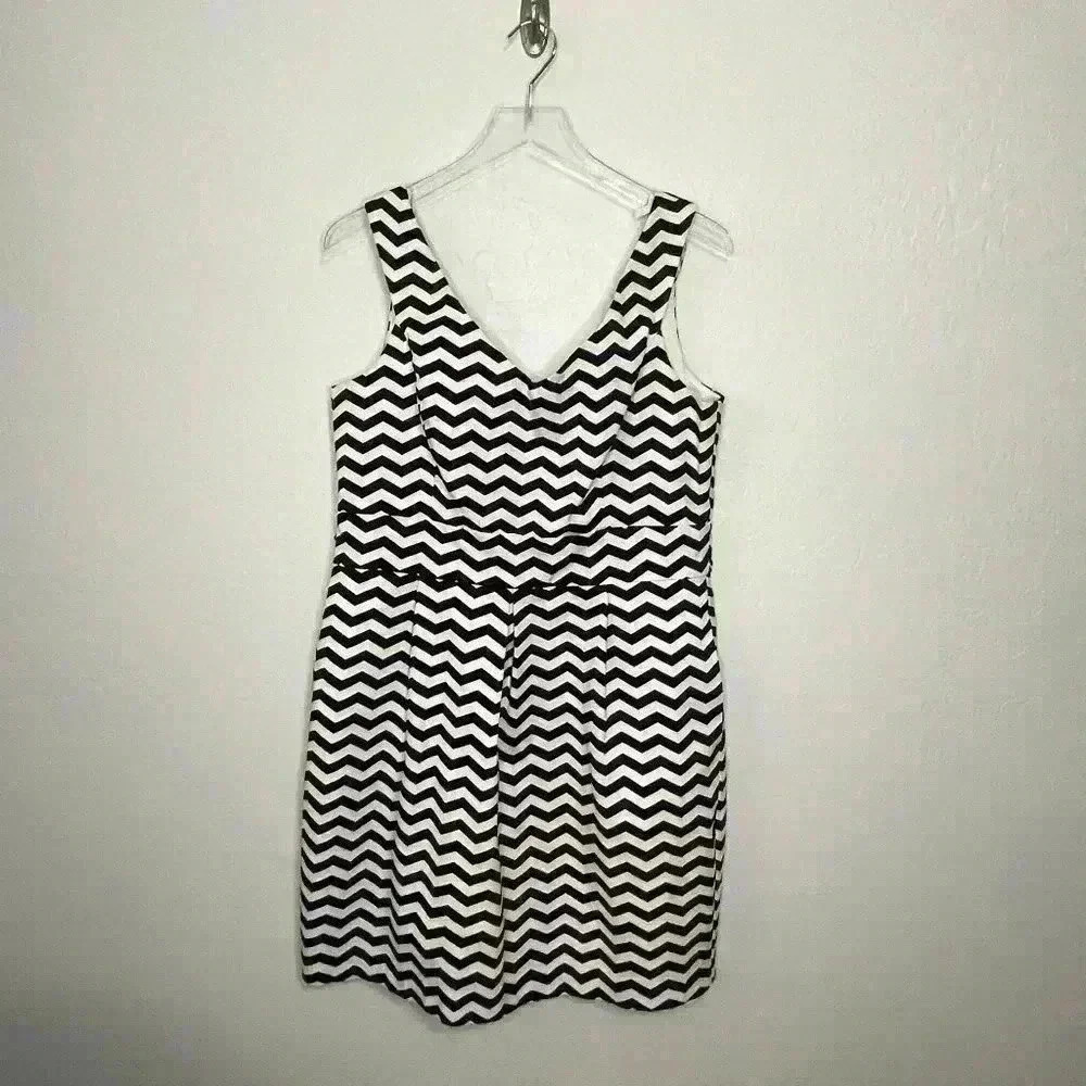 White House Black Market Black White Chevron Stripe Aline Tank Dress 14
